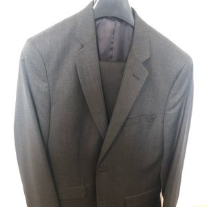 Like new- Banana republic suit-gray -tailored